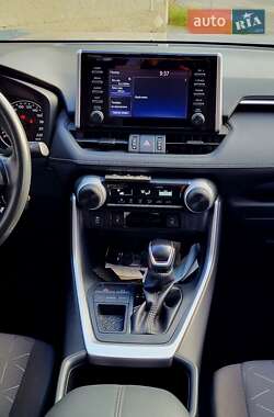Внедорожник / Кроссовер Toyota RAV4 2022 в 