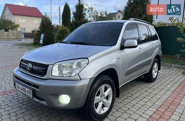 Внедорожник / Кроссовер Toyota RAV4 2004 в Ивано-Франковске