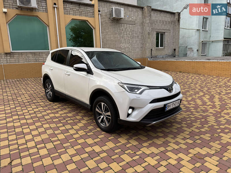 Внедорожник / Кроссовер Toyota RAV4 2017 в Черноморске