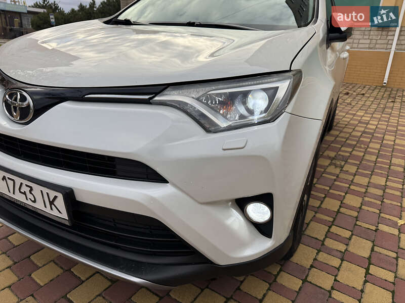 Внедорожник / Кроссовер Toyota RAV4 2017 в Черноморске