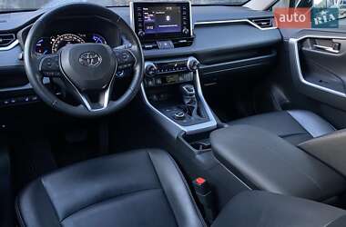 Внедорожник / Кроссовер Toyota RAV4 2019 в 