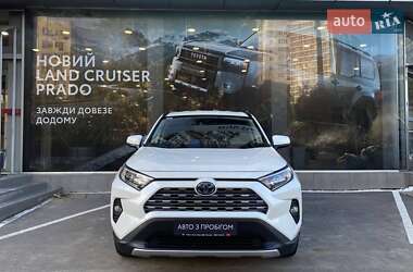 Внедорожник / Кроссовер Toyota RAV4 2019 в 