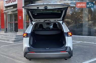 Внедорожник / Кроссовер Toyota RAV4 2019 в 