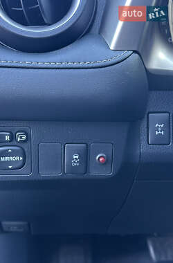 Внедорожник / Кроссовер Toyota RAV4 2014 в 
