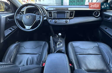 Внедорожник / Кроссовер Toyota RAV4 2014 в 