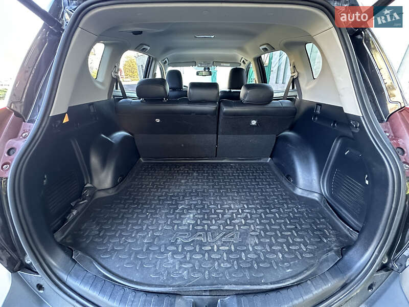 Внедорожник / Кроссовер Toyota RAV4 2014 в Днепре