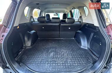 Внедорожник / Кроссовер Toyota RAV4 2014 в 