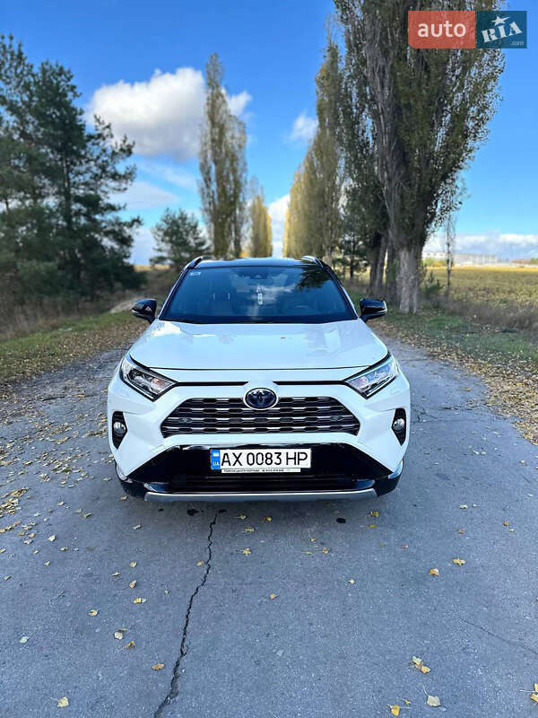 Внедорожник / Кроссовер Toyota RAV4 2020 в Харькове