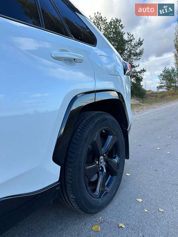 Внедорожник / Кроссовер Toyota RAV4 2020 в Харькове