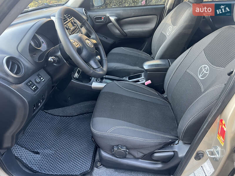 Внедорожник / Кроссовер Toyota RAV4 2005 в Днепре