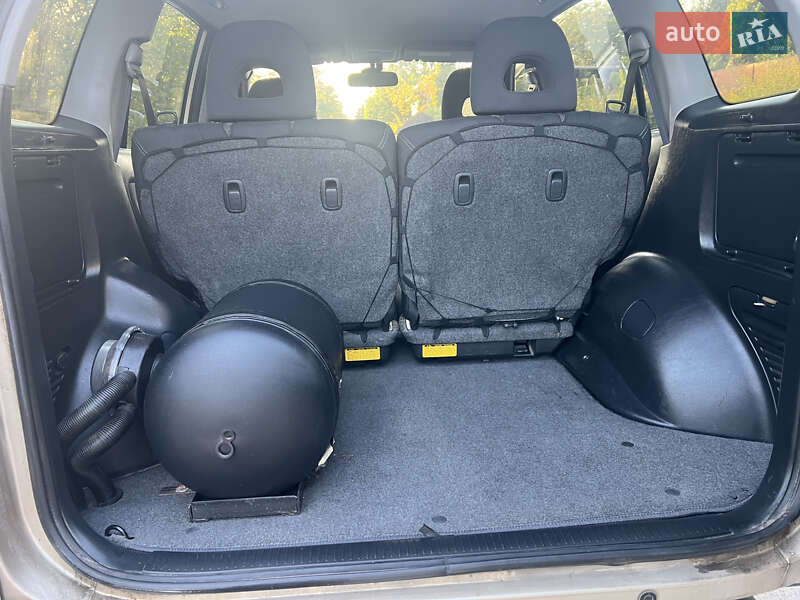 Внедорожник / Кроссовер Toyota RAV4 2005 в Днепре