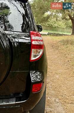 Внедорожник / Кроссовер Toyota RAV4 2012 в 