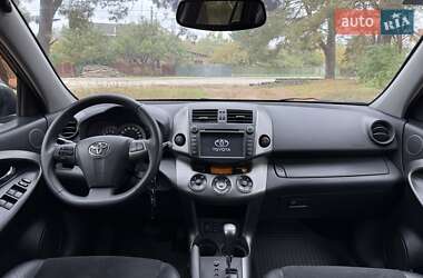 Внедорожник / Кроссовер Toyota RAV4 2012 в 