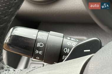 Внедорожник / Кроссовер Toyota RAV4 2012 в 