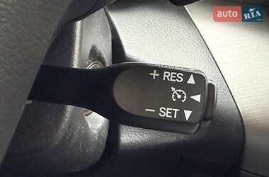 Внедорожник / Кроссовер Toyota RAV4 2012 в 