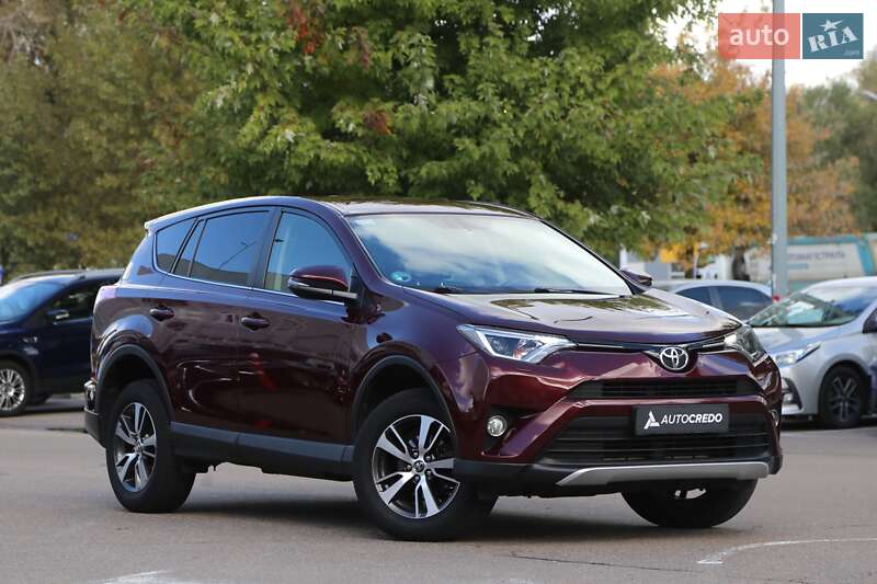 Внедорожник / Кроссовер Toyota RAV4 2016 в Киеве