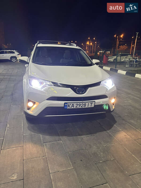 Внедорожник / Кроссовер Toyota RAV4 2016 в Харькове