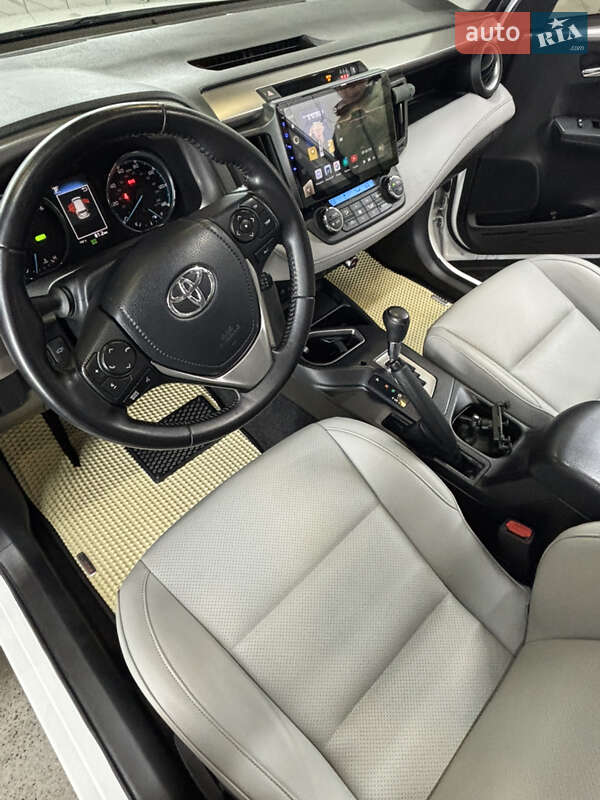 Внедорожник / Кроссовер Toyota RAV4 2016 в Харькове