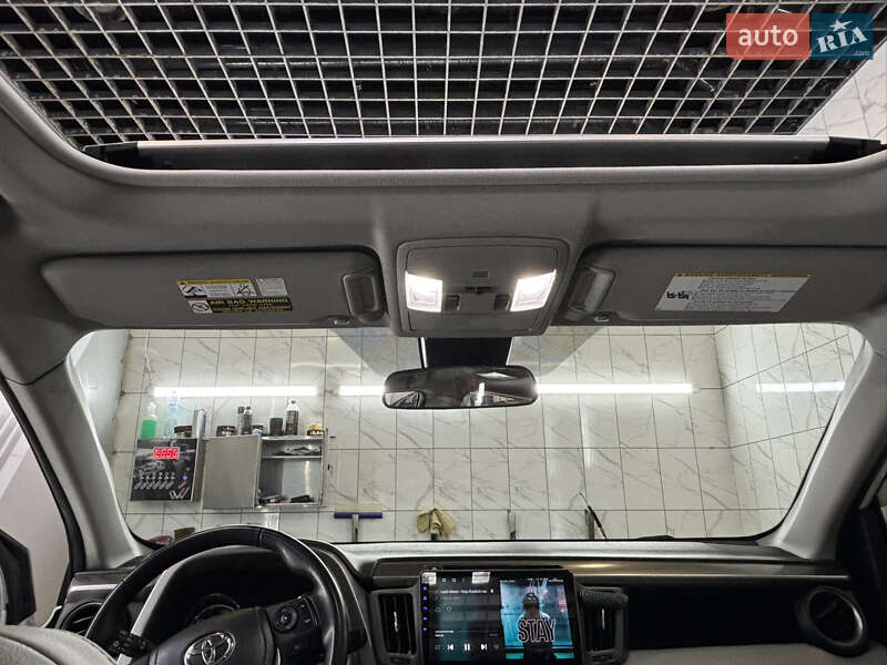 Внедорожник / Кроссовер Toyota RAV4 2016 в Харькове