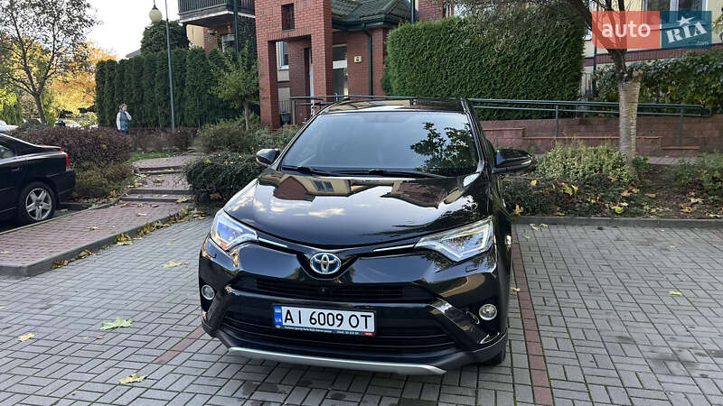 Внедорожник / Кроссовер Toyota RAV4 2017 в Хмельницком