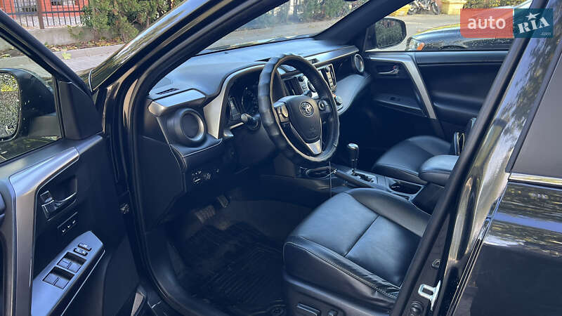 Внедорожник / Кроссовер Toyota RAV4 2017 в Хмельницком