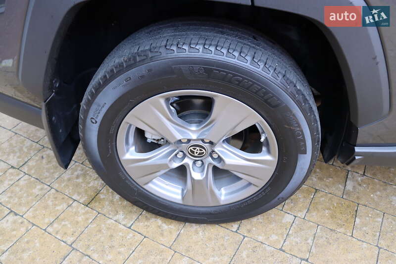 Внедорожник / Кроссовер Toyota RAV4 2023 в Львове