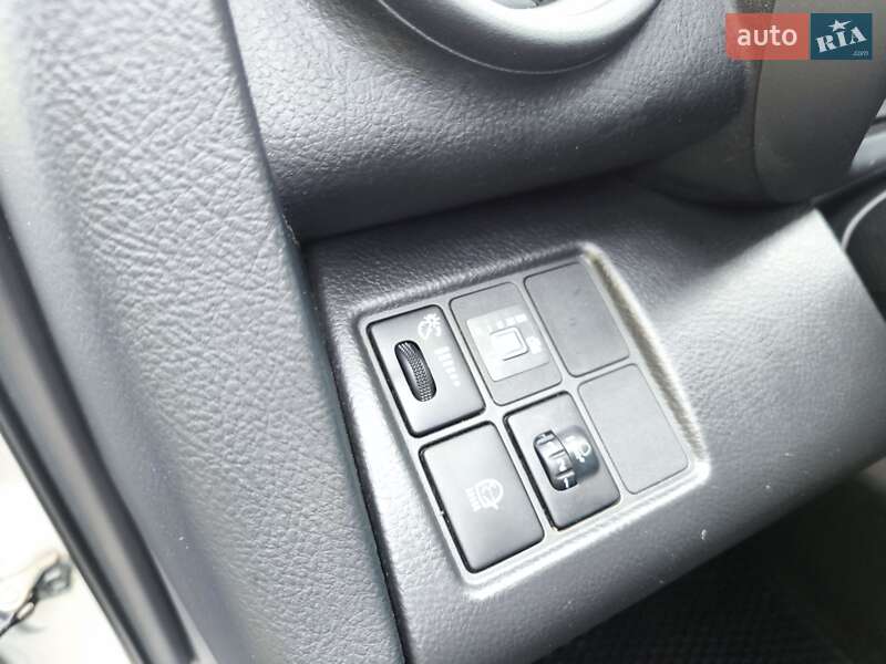 Внедорожник / Кроссовер Toyota RAV4 2006 в Черкассах
