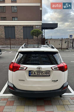 Внедорожник / Кроссовер Toyota RAV4 2013 в 