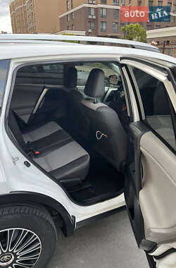 Внедорожник / Кроссовер Toyota RAV4 2013 в 