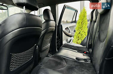 Внедорожник / Кроссовер Toyota RAV4 2010 в 