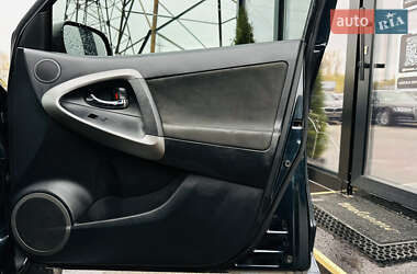Внедорожник / Кроссовер Toyota RAV4 2010 в 