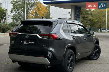 Внедорожник / Кроссовер Toyota RAV4 2020 в 