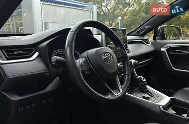 Внедорожник / Кроссовер Toyota RAV4 2020 в 