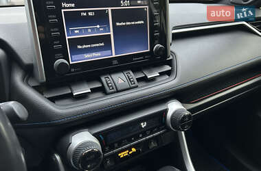 Внедорожник / Кроссовер Toyota RAV4 2020 в 