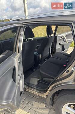 Внедорожник / Кроссовер Toyota RAV4 2014 в 