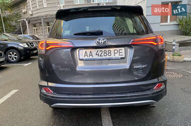 Внедорожник / Кроссовер Toyota RAV4 2016 в 