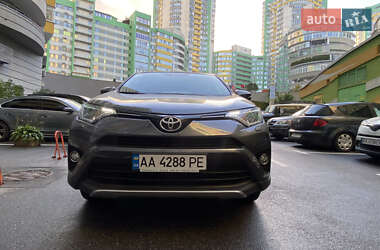 Внедорожник / Кроссовер Toyota RAV4 2016 в 