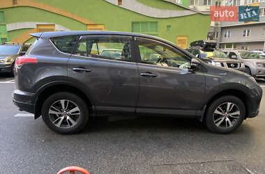Внедорожник / Кроссовер Toyota RAV4 2016 в 