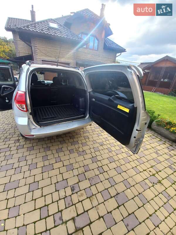 Позашляховик / Кросовер Toyota RAV4 2007 в Калуші