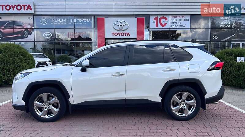 Внедорожник / Кроссовер Toyota RAV4 2021 в Хмельницком