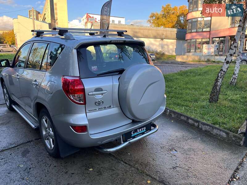 Внедорожник / Кроссовер Toyota RAV4 2006 в Черновцах