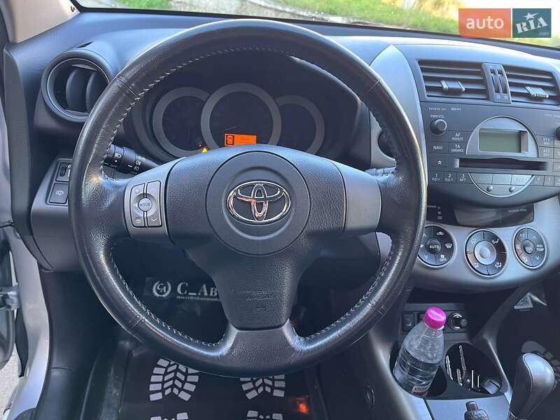 Внедорожник / Кроссовер Toyota RAV4 2006 в Черновцах