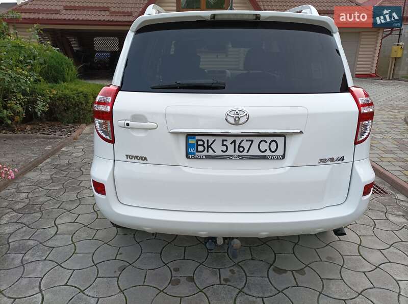 Внедорожник / Кроссовер Toyota RAV4 2011 в Ровно