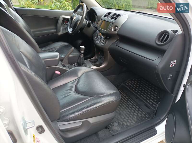 Внедорожник / Кроссовер Toyota RAV4 2011 в Ровно