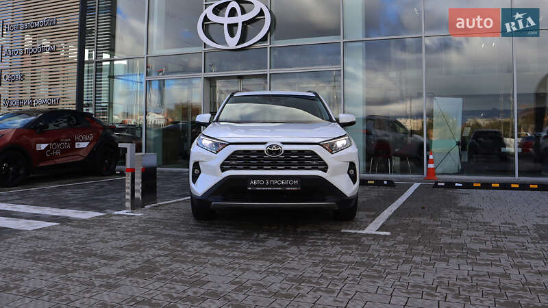 Позашляховик / Кросовер Toyota RAV4 2023 в Рівному