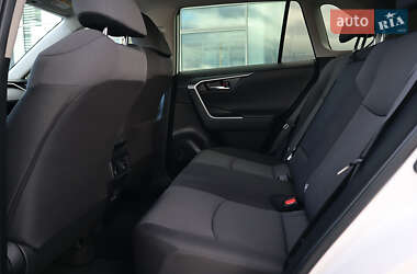 Внедорожник / Кроссовер Toyota RAV4 2023 в 