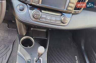 Внедорожник / Кроссовер Toyota RAV4 2015 в 