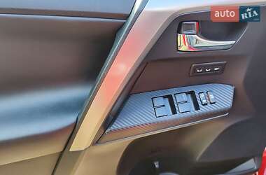 Внедорожник / Кроссовер Toyota RAV4 2015 в 