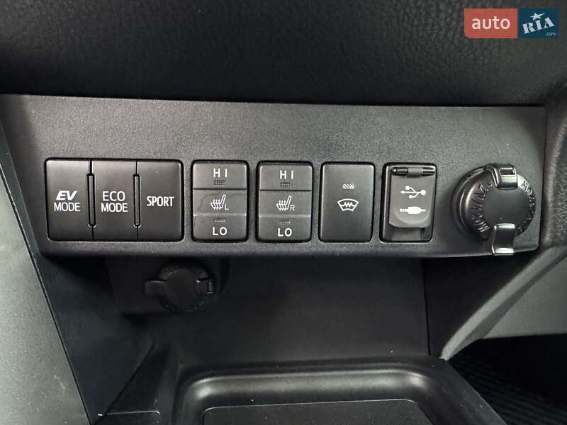 Внедорожник / Кроссовер Toyota RAV4 2017 в Днепре