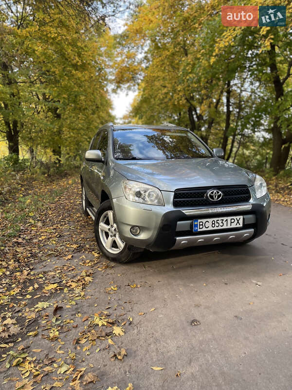 Внедорожник / Кроссовер Toyota RAV4 2007 в Тернополе